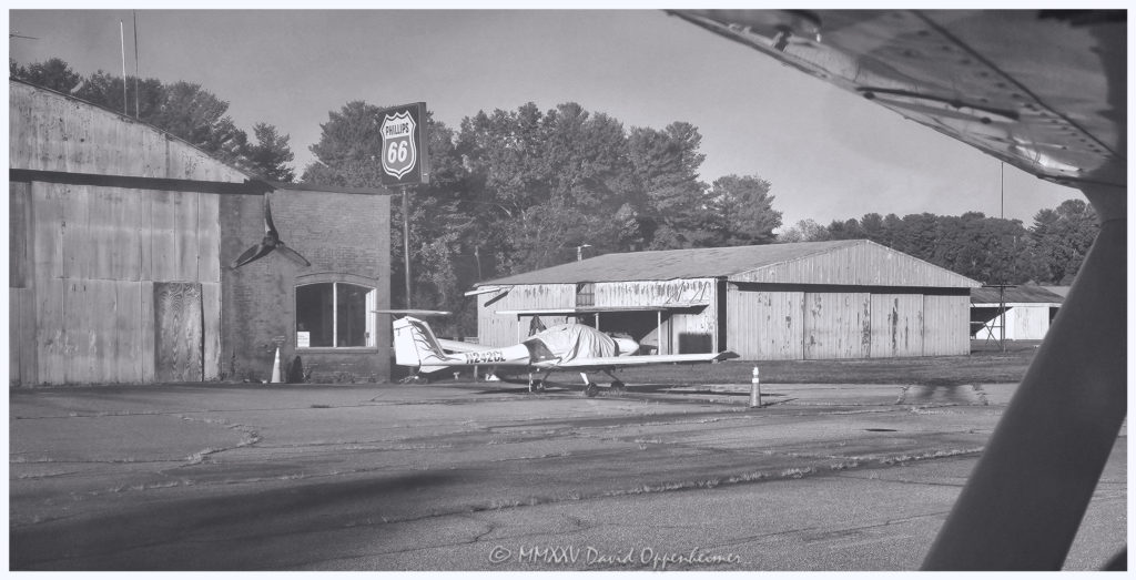 Hendersonville Airport – Hendersonville-Winkler Airport 0A7 in Henderson County, North Carolina