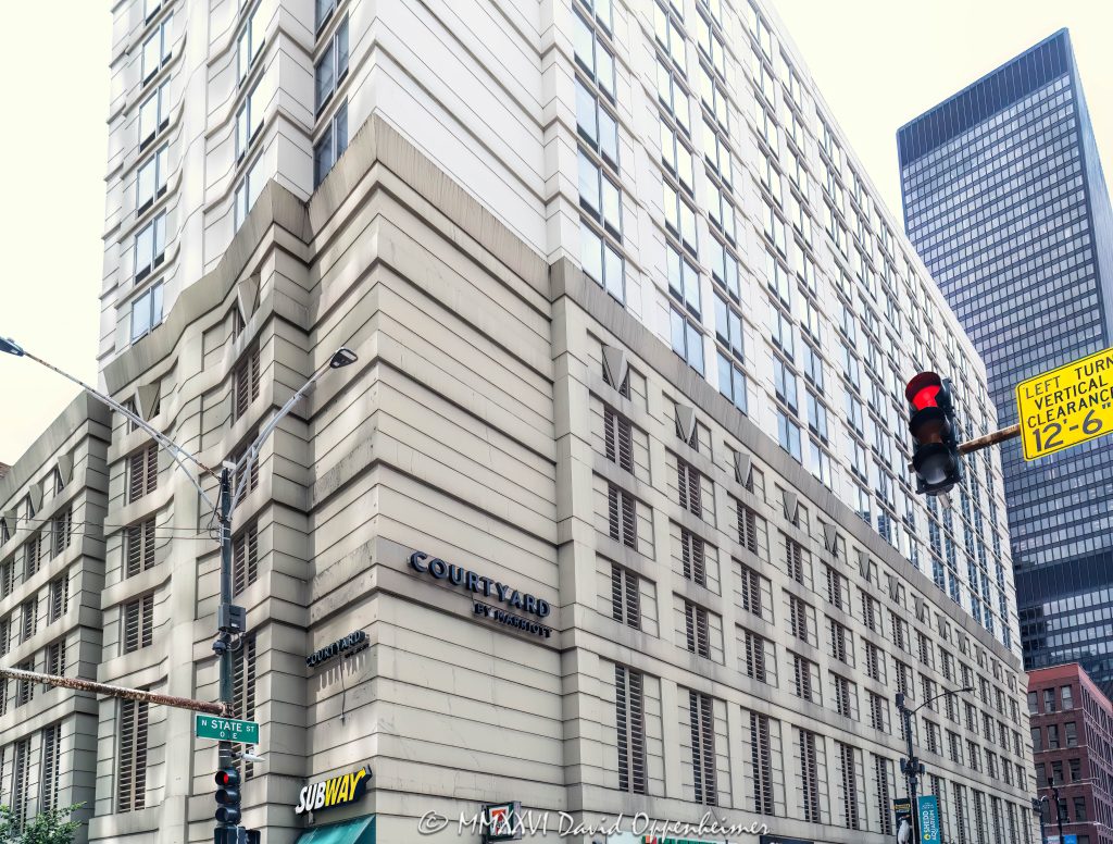 Courtyard by Marriott Chicago Downtown River North Hotel
