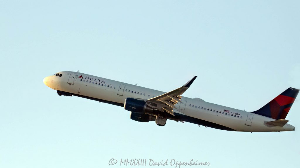 Delta Air Lines Airbus A321 N128DN Takeoff