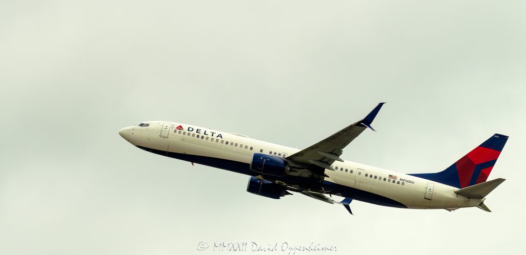 Delta Air Lines Boeing 737 at Takeoff