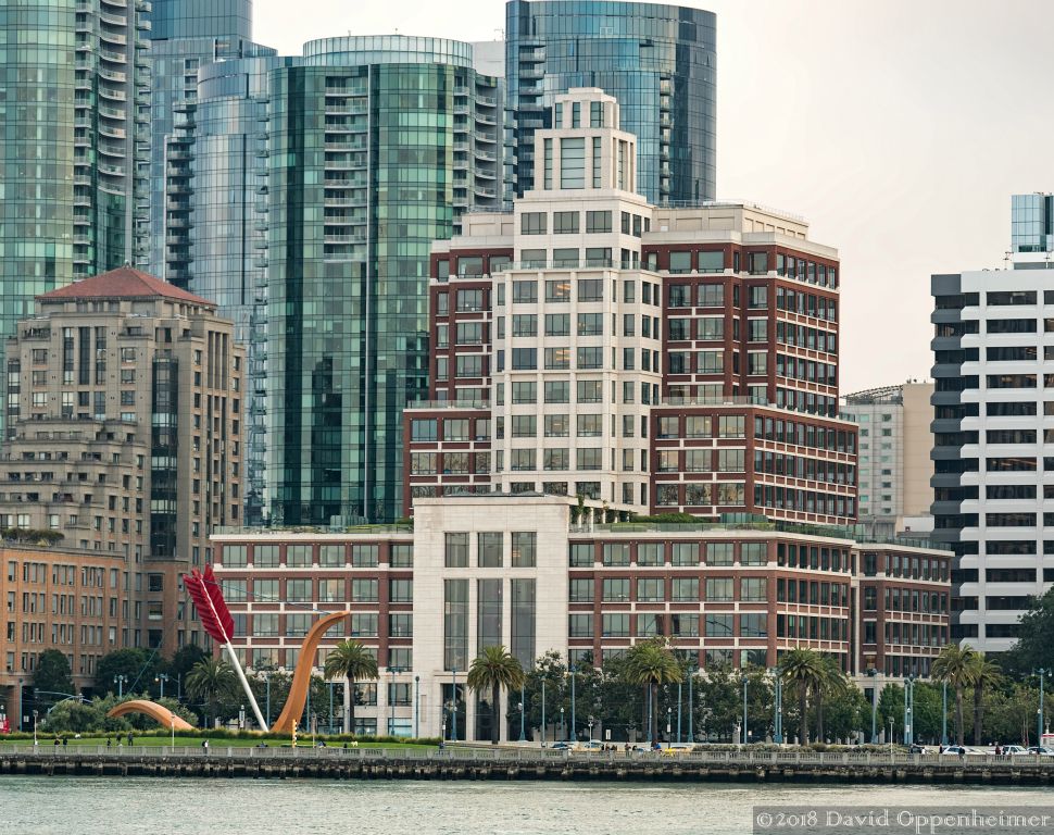 Gap_Inc_headquarters_building_2_Folsom_Street_328