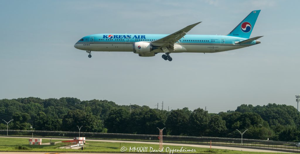Korean Air Boeing 787-9 Dreamliner on Landing Approach