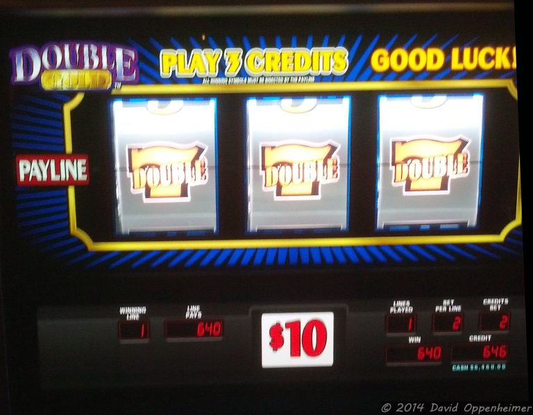 Jackpot with 777 on Slot Machine