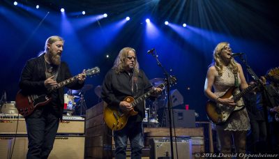 Derek Trucks, Warren Haynes, and Susan Tedeschi Derek Trucks, Warren Haynes, and Susan Tedeschi